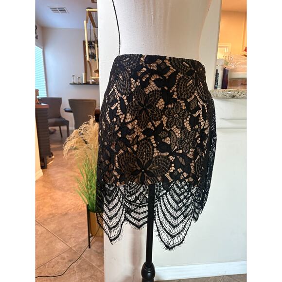 Express Black/Nude Lace Crochet Formal Mini Skirt Size 6 - Picture 2 of 5